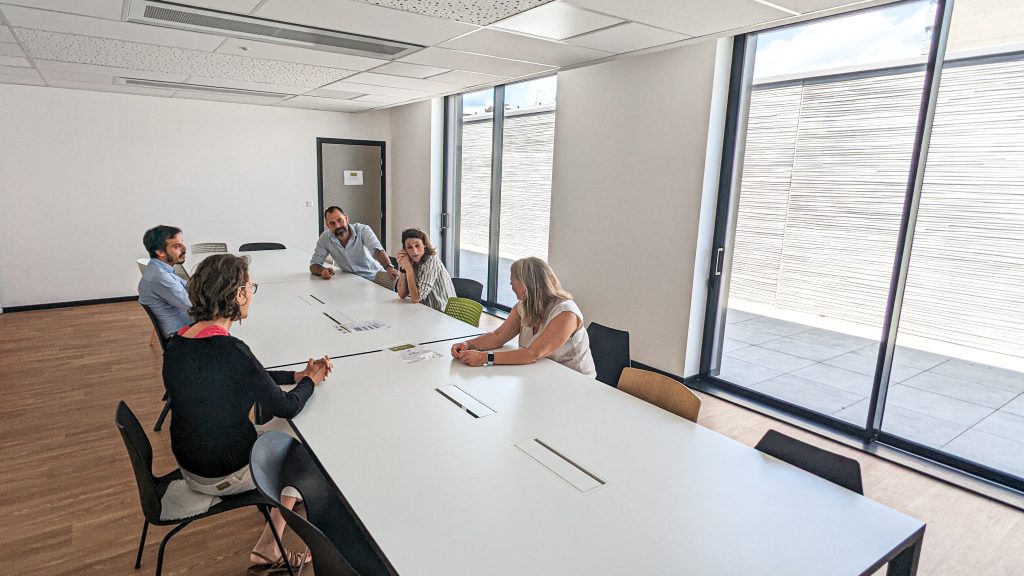 Grande salle de réunion